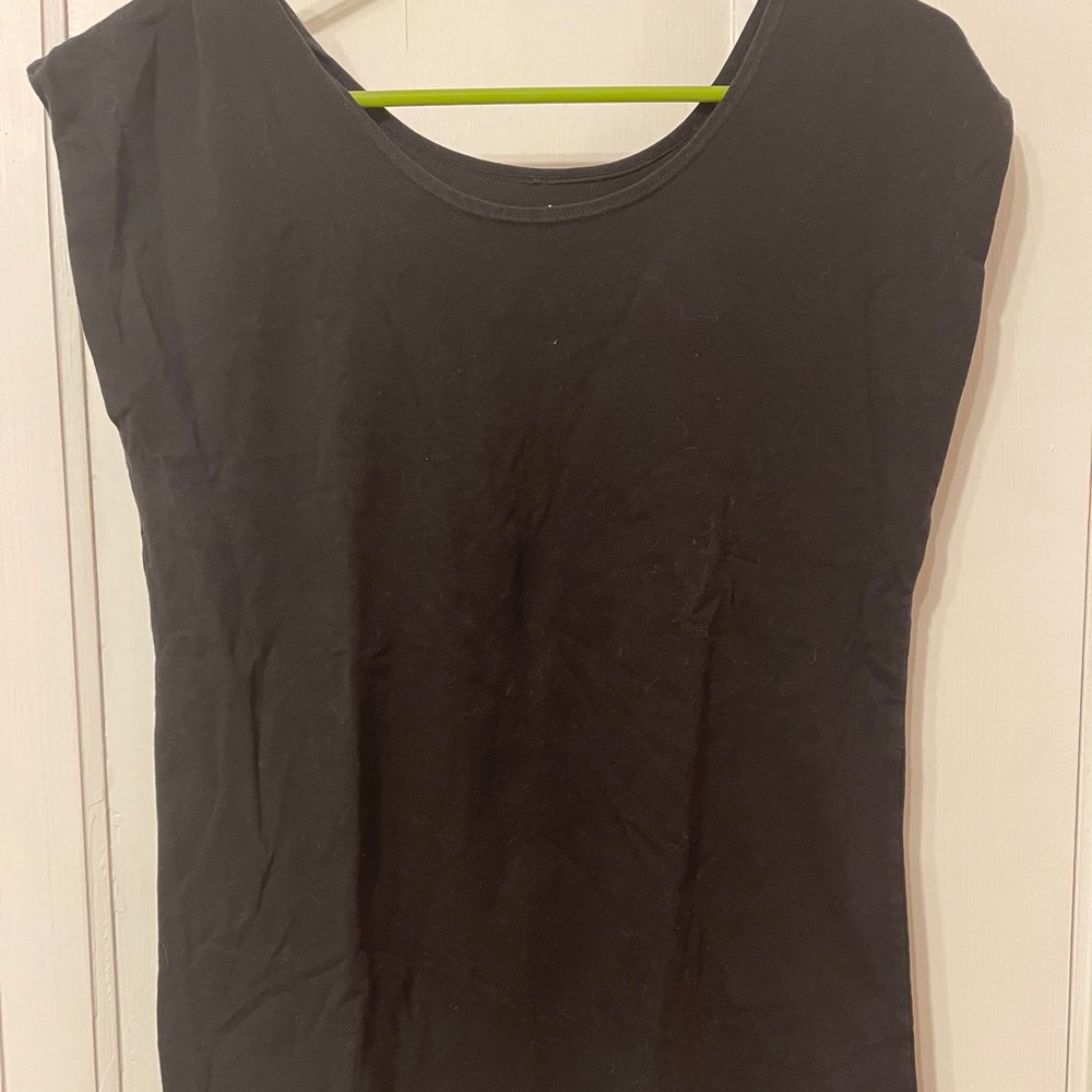 Stretchy black tee